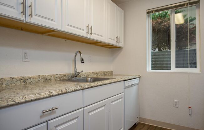 2 beds, 1 bath, 760 sqft, $1,495, Unit 11