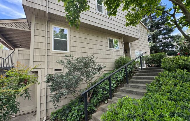 3 bedroom 2.5 bathroom | Campus Commons Home