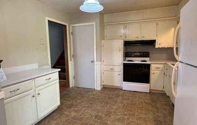 3 beds, 2 baths, $1,450