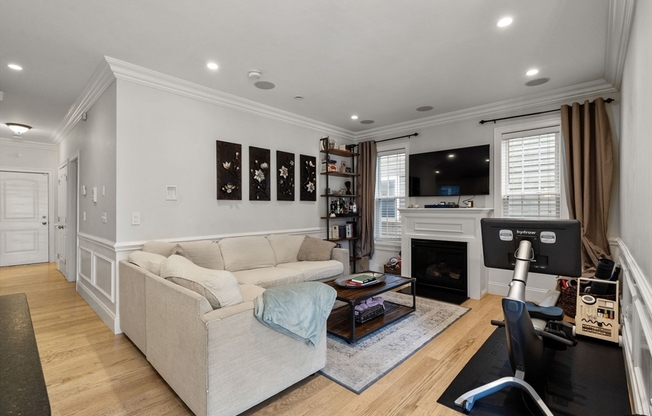 192 W 6 ST