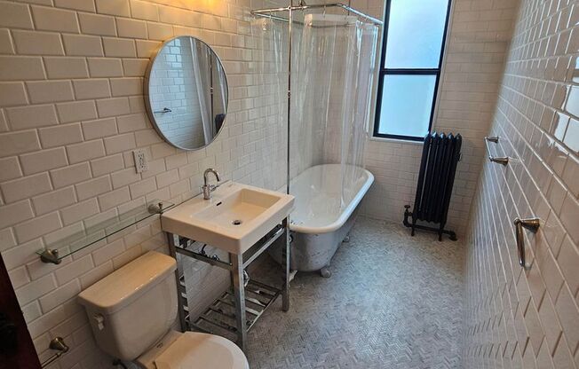 2 beds, 1 bath, 1,020 sqft, $1,625, Unit 905-22