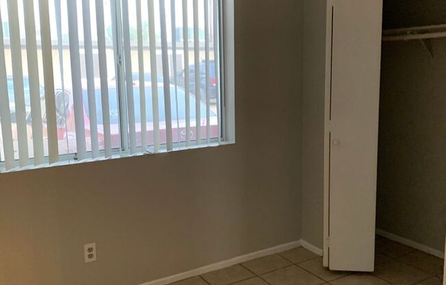 2 beds, 1 bath, 700 sqft, $1,100, Unit #2