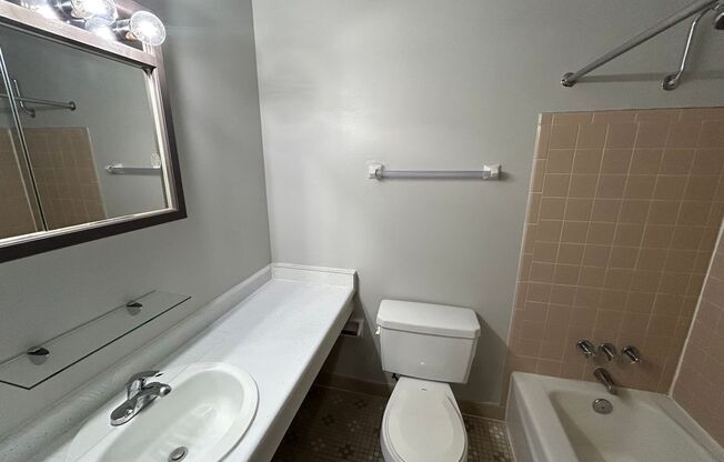 1 bed, 1 bath, $995, Unit 141