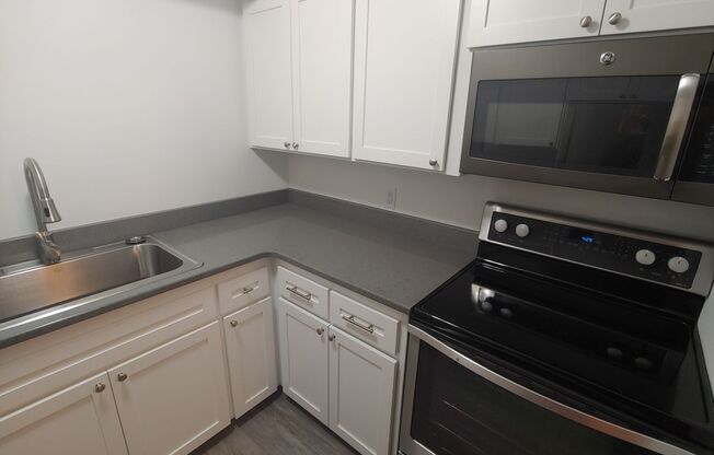 1 bed, 1 bath, 625 sqft, $1,040, Unit 10