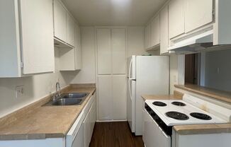 2 beds, 1 bath, $2,095, Unit 4