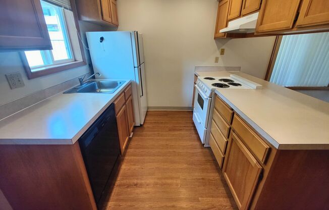 2 beds, 1 bath, 816 sqft, $1,600