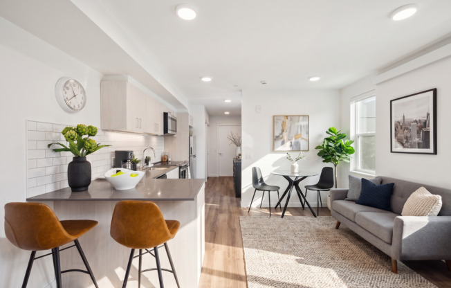 Studio, 1 bath, 688 sqft, $2,455, Unit 2