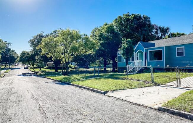 800 W FRANCES AVE