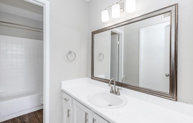 2 beds, 1 bath, 1,089 sqft, $1,400