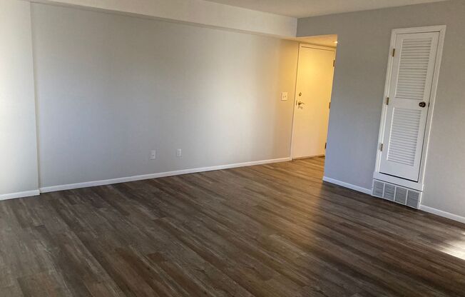 1 bed, 1 bath, 680 sqft, $915, Unit 4921-9