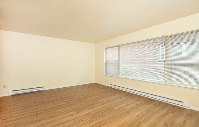 Avante Apartments - Charming, Centrally Located  Building with Off Street Parking!