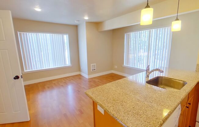 3 beds, 2.5 baths, $2,250, Unit 1