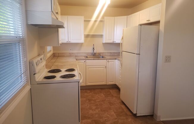 3 beds, 1 bath, $2,395