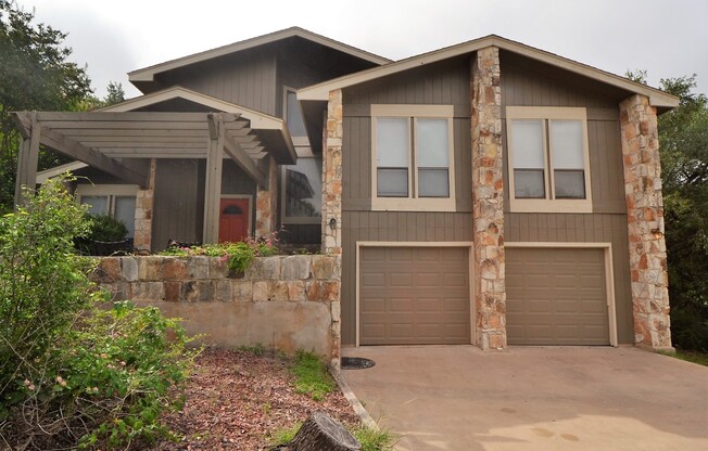 Large 3/2 in Great Hills w/ Treetop Views
