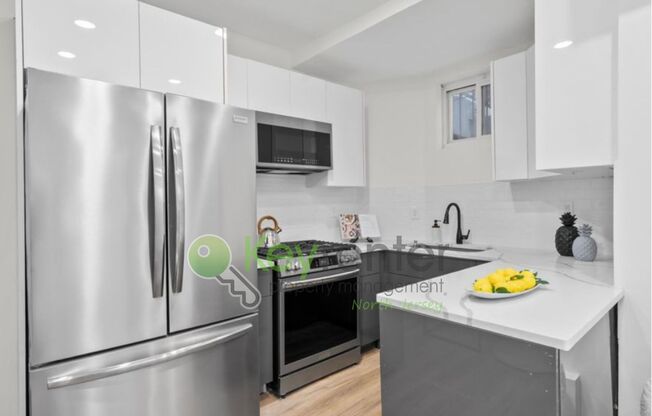 Renovated 3BR/2BA Weehawken Townhouse with Private Yard & NYC Views