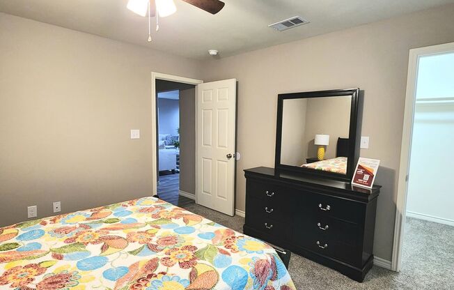 2 beds, 1 bath, 988 sqft, $1,350, Unit Unit 55