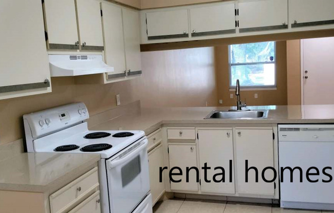 Patio Home, Minutes Away From UCF, Technology Park, & the E/W Expressway