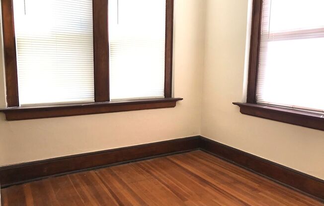 1 bed, 1 bath, 650 sqft, $810, Unit 527-8