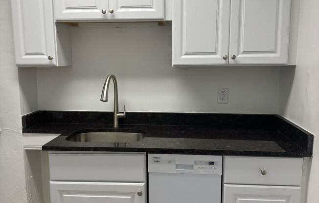 1 bed, 1 bath, 768 sqft, $1,400, Unit Royal York 807