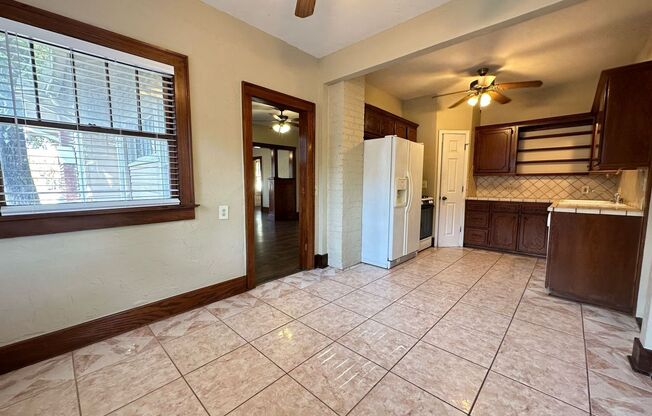 2 beds, 1 bath, $1,295