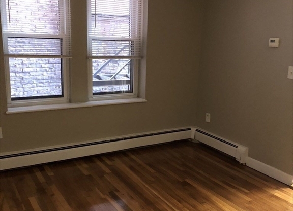 Studio, 1 bath, 400 sqft, $2,400, Unit 53