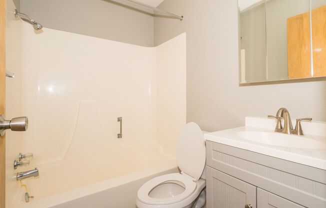 Studio, 1 bath, 450 sqft, $575, Unit S313