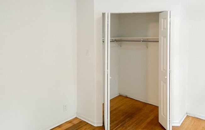2 beds, 1 bath, 871 sqft, $1,795, Unit 1902-2