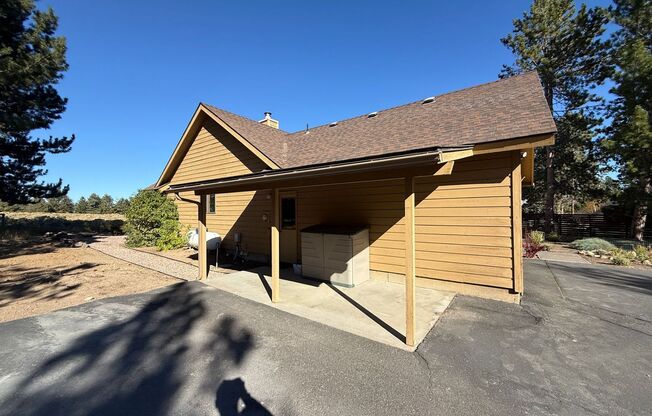 County Setting in NW Bend - 3 Bedroom / 2 Bathroom