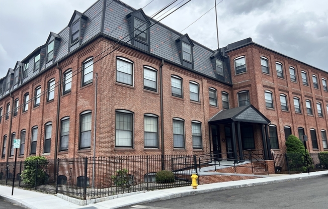 10 Weston Avenue