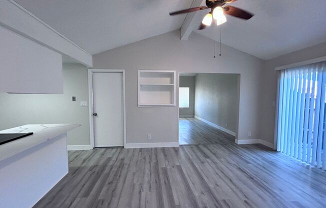 10431- 10433 El Mercado Drive