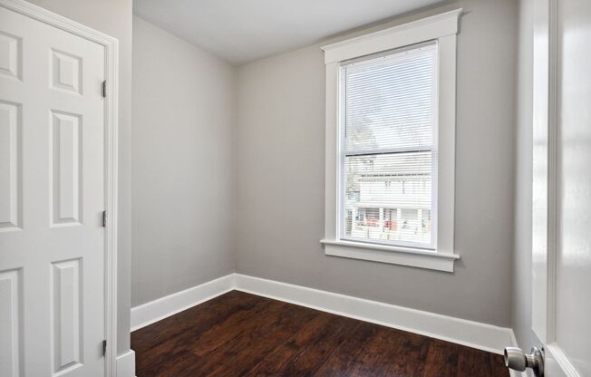 2 beds, 2 baths, $1,600, Unit B