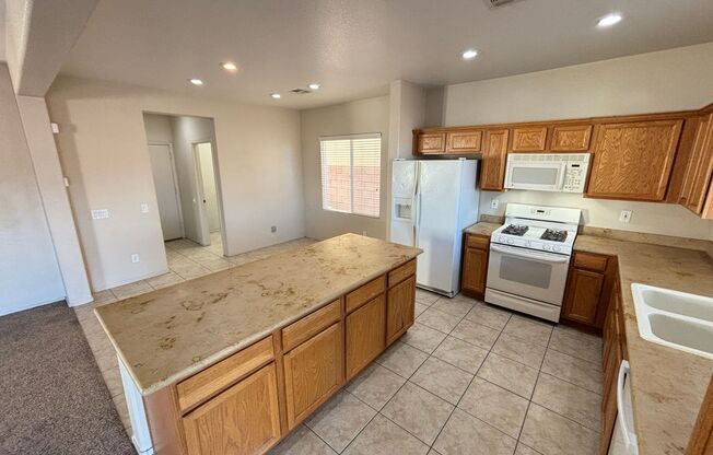 Gorgeous 3bed / 2.5bath home in the Silverstone Ranch community!