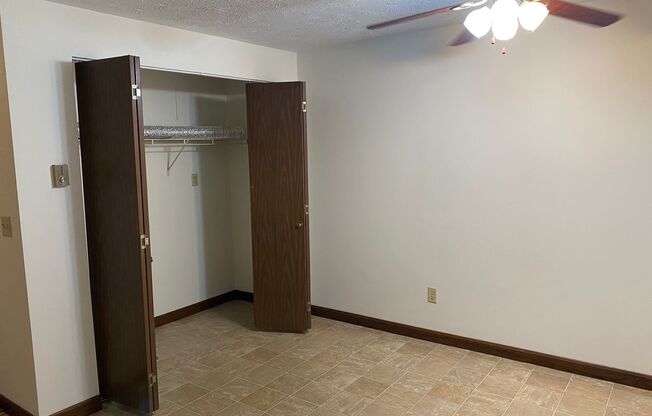 2 beds, 1.5 baths, 700 sqft, $875, Unit C