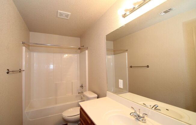 3 beds, 2 baths, $1,225, Unit Unit A