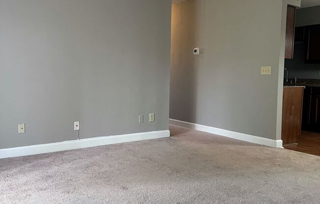 2 beds, 1 bath, 912 sqft, $975