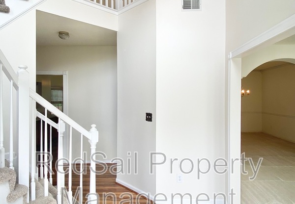 889 HOLBROOK DR