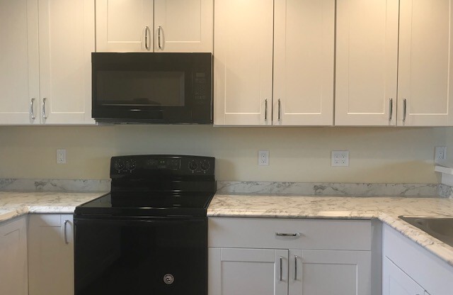 RENT SPECIAL! $1000 OFF OF FIRST MONTH! 5 Bed 3 Bath Home near WWU!