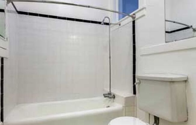 1 bed, 1 bath, 680 sqft, $1,675, Unit 25