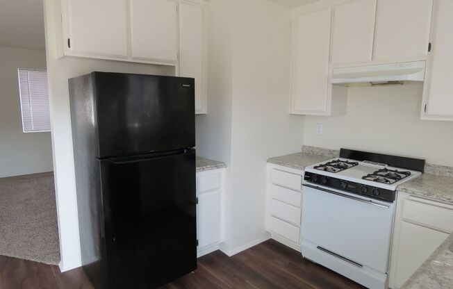 2 beds, 1 bath, 830 sqft, $1,125, Unit Unit #4