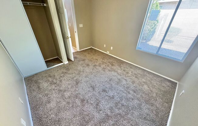 STUNNING TWO STORY 4 BEDROOMS 2.5 BATHROOMS SINGLE FAMILY HOME WITH 3 CAR GARAGE