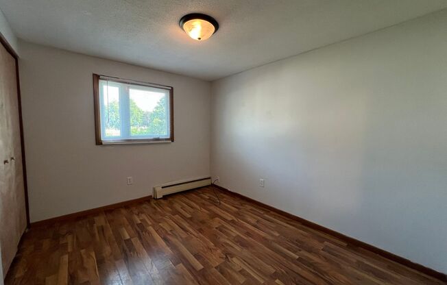 2 beds, 1 bath, $950, Unit A1335-04