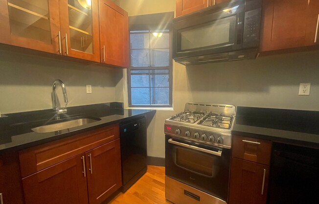 2 beds, 1 bath, $3,350, Unit 7