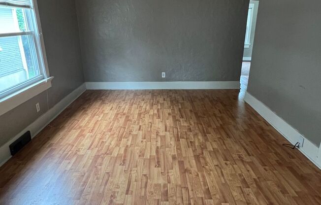 2 beds, 1 bath, $900