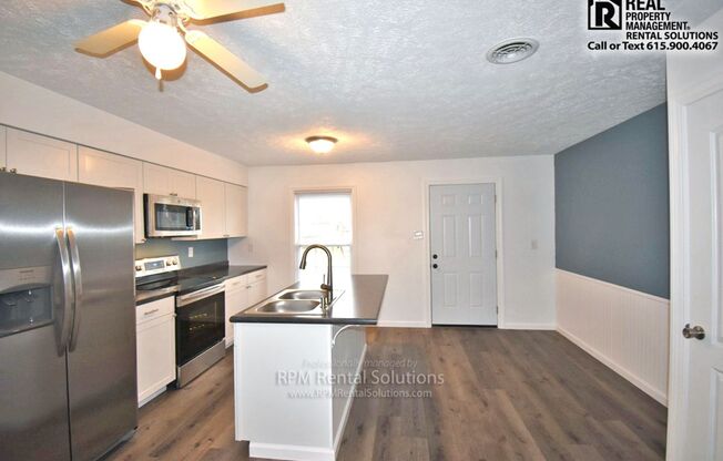 Gorgeous remodeled 3BR/2BA duplex, minutes from Nissan!