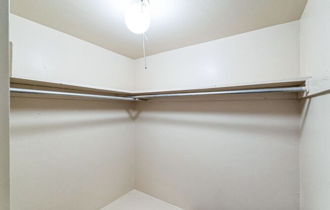 2 beds, 2 baths, 999 sqft, $2,105, Unit I33