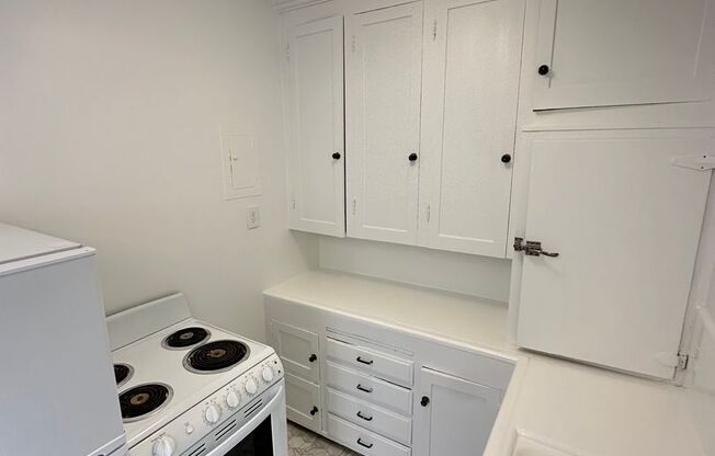 Studio, 1 bath, 429 sqft, $1,245, Unit Unit 204