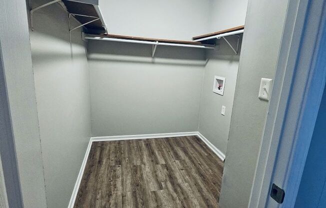 1 bed, 1 bath, 576 sqft, $715, Unit 3625-J