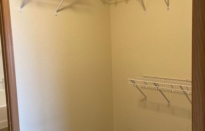 1 bed, 1 bath, 718 sqft, $985, Unit 627-105