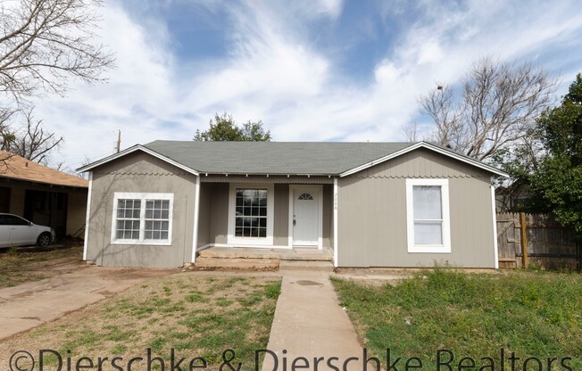 Completely Remodeled 3 Bedroom 1 Bath Home Close To Everything!!!