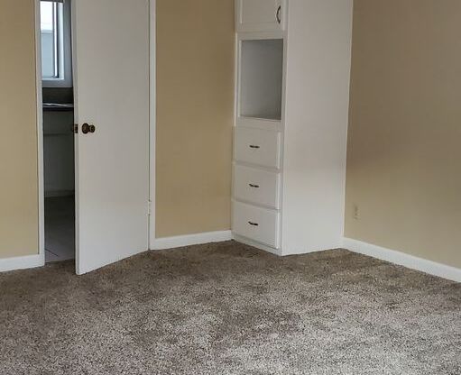 Studio, 1 bath, 366 sqft, $1,325, Unit 04